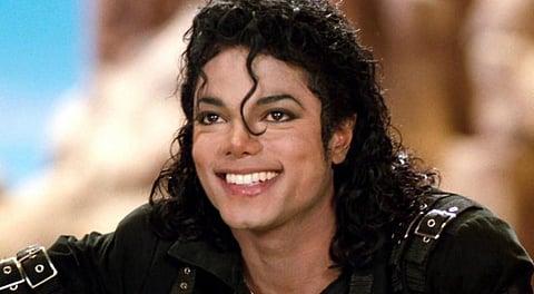 ஊரைக் காப்பாற்றிய மைக்கேல் ஜாக்சனின் சிலை...