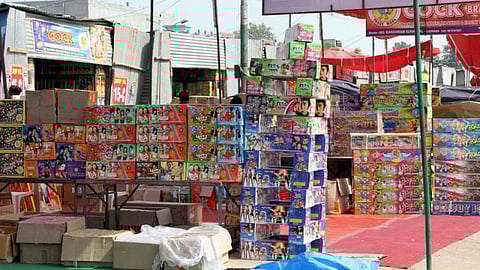 சீனப்பட்டாசுகளை விற்பனை செய்தால் கடும் நடவடிக்கை - சுங்கத்துறை