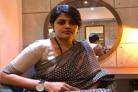 பாலியல் வன்கொடுமை குறித்து நகைச்சுவை கருத்து: எம்.பி. மனைவிக்கு கண்டனம்