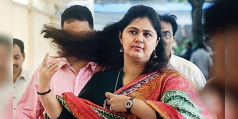 மகாராஷ்டிரா தேர்தல்: பாஜக அமைச்சர் பங்கஜா முண்டே தோல்வி