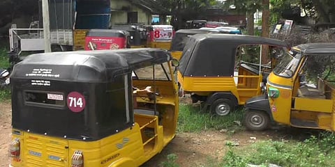 ஆவணங்கள் இல்லாத ஆட்டோக்கள் பறிமுதல் - தருமபுரி காவல்துறை அதிரடி