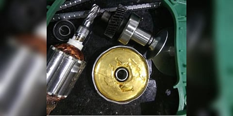 ‘டிரில்லர் இயந்திரத்தில் தங்கம் கடத்தல்’ - விமான சோதனையில் சிக்கிய பயணி