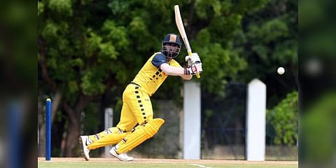 விஜய் ஹசாரே இறுதிப்போட்டி: மிதுன் ஹாட்ரிக், 252 ரன்னில் ஆல் அவுட் ஆன தமிழகம்!