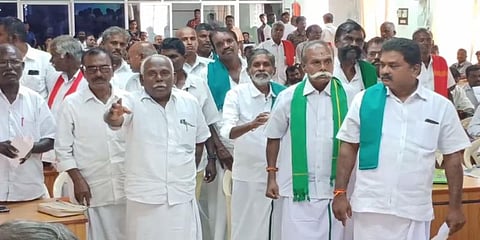 “தீபாவளிக்குள் காப்பீடு தொகை கிடைக்காவிட்டால் தற்கொலை செய்வோம்” - விவசாயிகள்