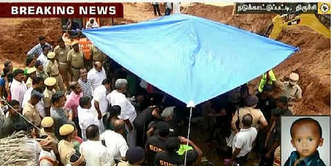 சாரல் மழைக்கு நடுவே குழந்தையை மீட்கும் பணி தீவிரம்