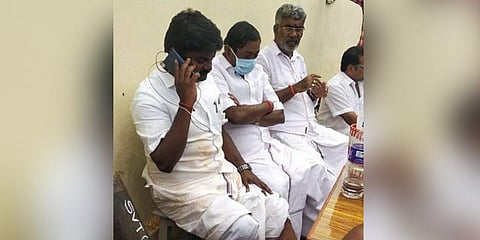 தொடர் நம்பிக்கை.. ஓய்வில்லாமல் 24 மணி நேரமாக சுழலும் அமைச்சர் விஜயபாஸ்கர்..!