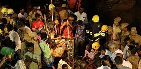 குழந்தை சுர்ஜித்துக்காக தமிழகம் முழுவதும் தொடரும் பிரார்த்தனை!