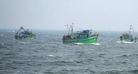 ’சூறைக்காற்று வீசும்...’ மீனவர்கள் கடலுக்குச் செல்ல வேண்டாம்!