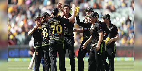 வார்னர் மிரட்டலில் பரிதாபமாகச் சுருண்டது இலங்கை!