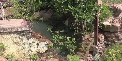 பாதுகாப்பின்றி கிடக்கும் இரயில் நிலைய கிணறு - மூடக்கோரி மக்கள் கோரிக்கை