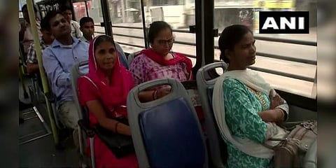 டெல்லி அரசு பேருந்தில் பெண்களுக்கு இன்றுமுதல் இலவசப் பயணம்!