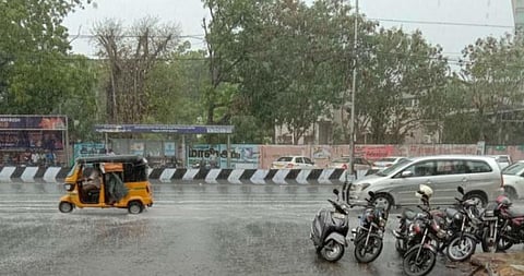 சென்னையில் பல்வேறு இடங்களில் கனமழை