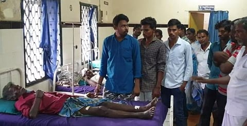 மழையால் புதருக்குள் உட்கார்ந்திருந்த முதியவர் : நாட்டு துப்பாக்கியால் சுட்ட மர்ம நபர்கள்