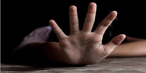 ஓடும் காரில் 17 வயது சிறுவனுக்கு பாலியல் வன்கொடுமை!