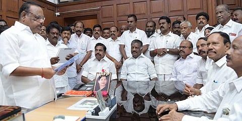 நாங்குநேரி, விக்கிரவாண்டி அதிமுக எம்.எல்.ஏக்கள் சபாநாயகர் அறையில் பதவியேற்பு