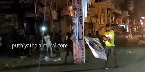 ரகளையில் ஈடுபட்ட விவகாரம் : விஜய் ரசிகர்கள் 18 பேர் கைது