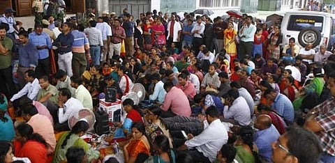 போராட்டத்தில் ஈடுபட்ட மருத்துவர்கள் மீது வழக்குப் பதிவு