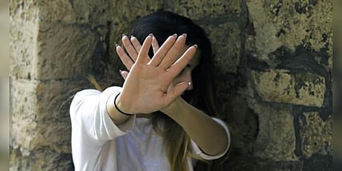 தகாத தொடர்பை கைவிட ரூ.5 லட்சம், இல்லையென்றால்..: மிரட்டும் உறவினர் மீது பெண் புகார்!