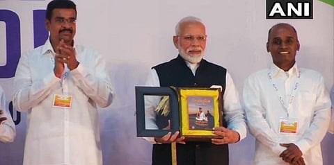 தாய்லாந்து மொழியில் திருக்குறளை வெளியிட்டார் பிரதமர் மோடி