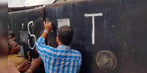 கொசு உற்பத்தி செய்த தனியார் தொழிற்சாலைக்கு அதிகாரிகள் சீல்