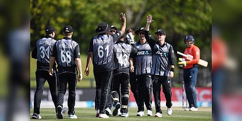 சட்னர், நீஷம் மிரட்டல்: இங்கிலாந்தை வீழ்த்தியது நியூசிலாந்து