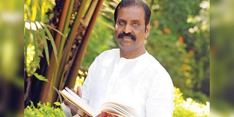 “திருவள்ளுவரை சிமிழுக்குள் அடைக்கப் பார்க்காதீர்கள்” - வைரமுத்து