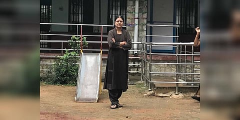 சிறையில் சுடிதாருடன் நிற்கும் சசிகலா..! - வைரலாகும் புகைப்படம்