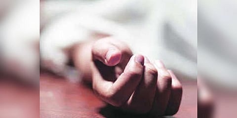 மறுமணத்துக்கு வற்புறுத்திய அம்மாவை இரும்புக் கம்பியால் அடித்துக் கொன்ற மகள்!