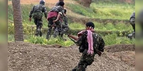 மாவோயிஸ்ட் உடலை ஊருக்குள் புதைக்க பொதுமக்கள் அனுமதி மறுப்பு