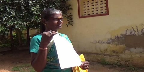 அரசு அதிகாரியே போலியான காசோலை கொடுத்துவிட்டார் - கணவரை இழந்த பெண் வேதனை