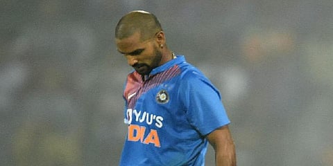 ”ஃபார்முக்கு தவான் திரும்பவில்லையென்றால் கேள்வி எழுப்ப வேண்டும்” -சுனில் கவாஸ்கர்