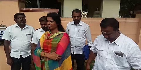 ‘திருமணம் செய்து பணம், நகைகளை ஏமாற்றிவிட்டார்’ - எஸ்.ஐ மீது திருநங்கை புகார்