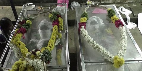 மகன் இறந்த அதிர்ச்சியில் கதறி அழுத தந்தையும் உயிரிழப்பு