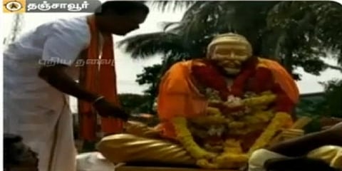 திருவள்ளுவர் சிலைக்கு காவி துண்டு, ருத்ராட்ச மாலை அணிவித்தார் அர்ஜூன் சம்பத்