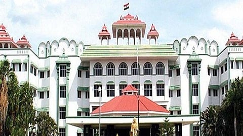 ரயில்வேக்கு சொந்தமான இடங்களில் பேனர், கட் அவுட் வைக்க தடை