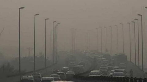 டெல்லியில் சற்றே குறைந்த காற்று மாசு !
