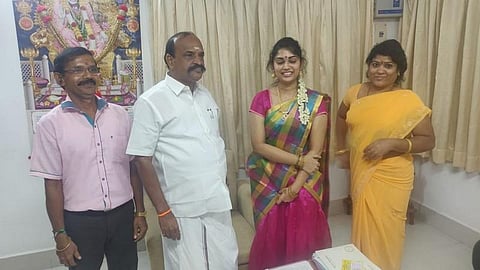 ‘மிக மிக அவசரம்’ படத்தின் நாயகியை பாராட்டிய கடம்பூர் ராஜூ..!