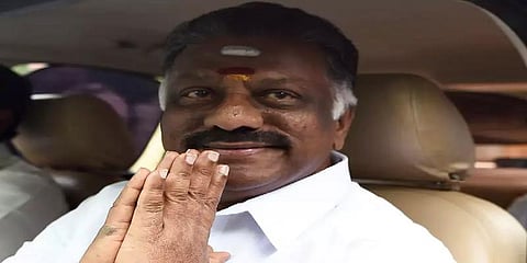 தேனி எம்பியுடன் அமெரிக்கா புறப்பட்டார் துணை முதலமைச்சர் ஓபிஎஸ்