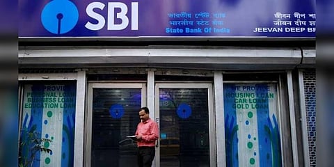 ’அழுத்தியது ரூ.200, வந்தது ரூ.500’: தாராள ஏடிஎம்-மில் குவிந்தது கூட்டம்!