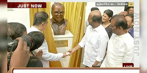 கமல் அலுவலகத்தில் இயக்குனர் கே.பாலசந்தர் சிலை திறப்பு!