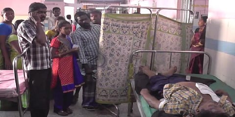 பாடம் நடத்திக் கொண்டிருந்த போதே மாரடைப்பு - ஆசிரியர் பரிதாப உயிரிழப்பு