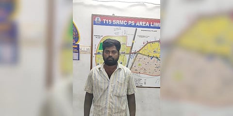 சொந்தக் கதையைக் கூறி தற்கொலைக்கு முயன்றவரை சாமர்த்தியமாக மீட்ட காவலர்..!