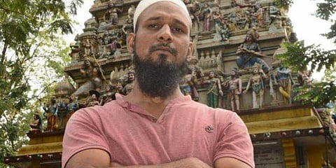 “எல்லாம் நம் இதயங்களில்தான் இருக்கிறது”- மதங்களை கடந்து மனிதம் போற்றும் இளைஞர்..!