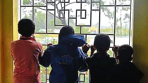 கரையை கடந்தது புல் புல் புயல்: இருவர் உயிரிழப்பு