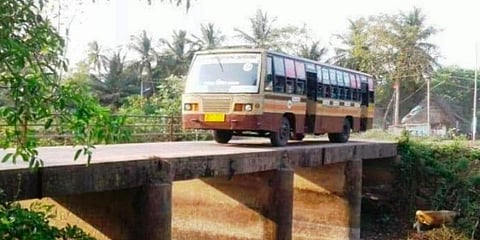 தடுப்பு சுவர் இல்லாத ‘அபாய பாலம்’ - அச்சத்துடன் பயணிக்கும் மக்கள்