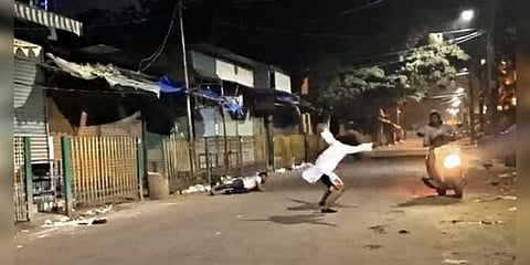 யூ டியூப்-புக்காக பேய் வேடமிட்டு பீதி ஏற்படுத்திய மாணவர்கள் கைது!