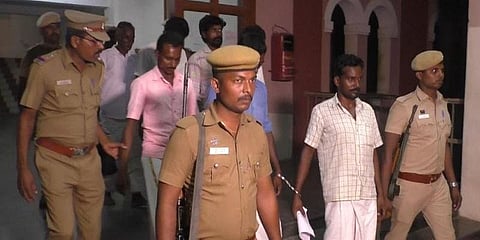 தகாத உறவை கண்டித்த கணவர் கொலை - 7 பேருக்கு இரட்டை ஆயுள்