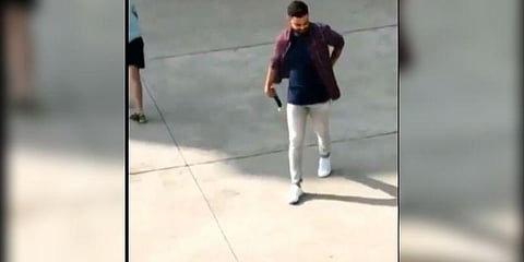 வீதியில் சிறுவர்களுடன் கிரிக்கெட் ஆடிய விராட் கோலி - வைரல் வீடியோ