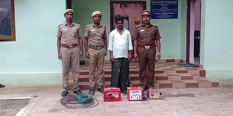 மின்வேலியில் சிக்கி யானை பலி - விவசாயி கைது