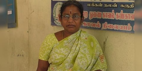 வங்கிக்குள் வரிசையில் நின்ற பெண்ணிடம் ரூ.50 ஆயிரம் திருட்டு..!